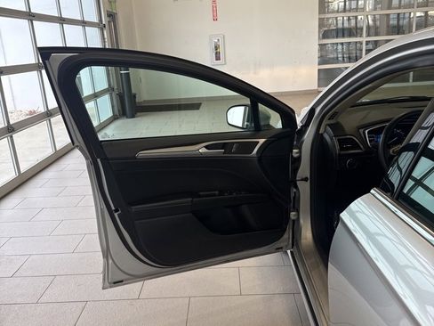 Used 2019 Ford Fusion SE image 21
