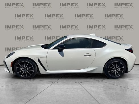 Used 2023 Toyota GR86 RWD image 2