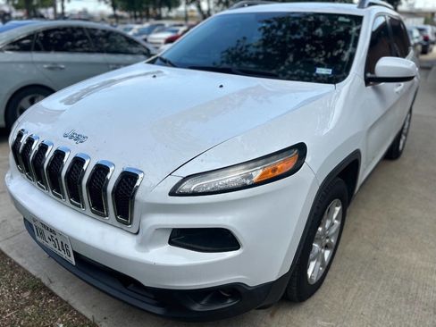 Used 2014 Jeep Cherokee Latitude w/ Comfort/Convenience Group FWD image 2