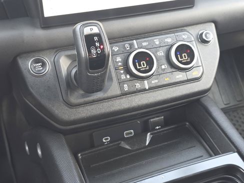 Used 2023 Land Rover Defender 110 V8 AWD/4WD image 25