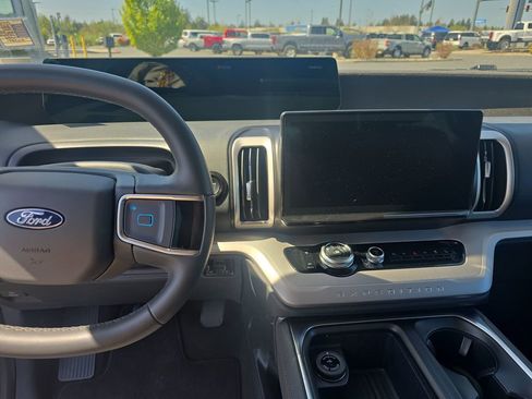 Used 2025 Ford Expedition Max Active AWD/4WD image 12