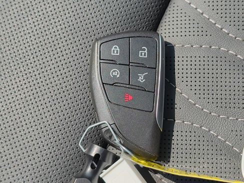 Used 2021 Buick Envision Avenir w/ Technology Package II AWD/4WD image 39