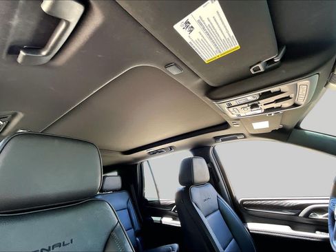 Used 2024 GMC Yukon Denali RWD image 13