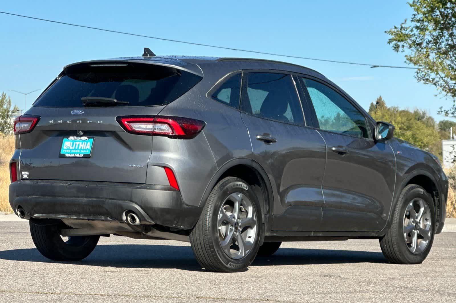 Certified 2025 Ford Escape ST-Line Select AWD/4WD image 2