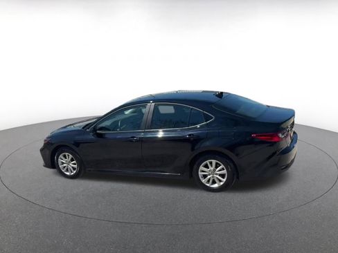 Used 2025 Toyota Camry LE image 10