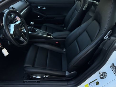 Used 2021 Porsche 718 Cayman image 15