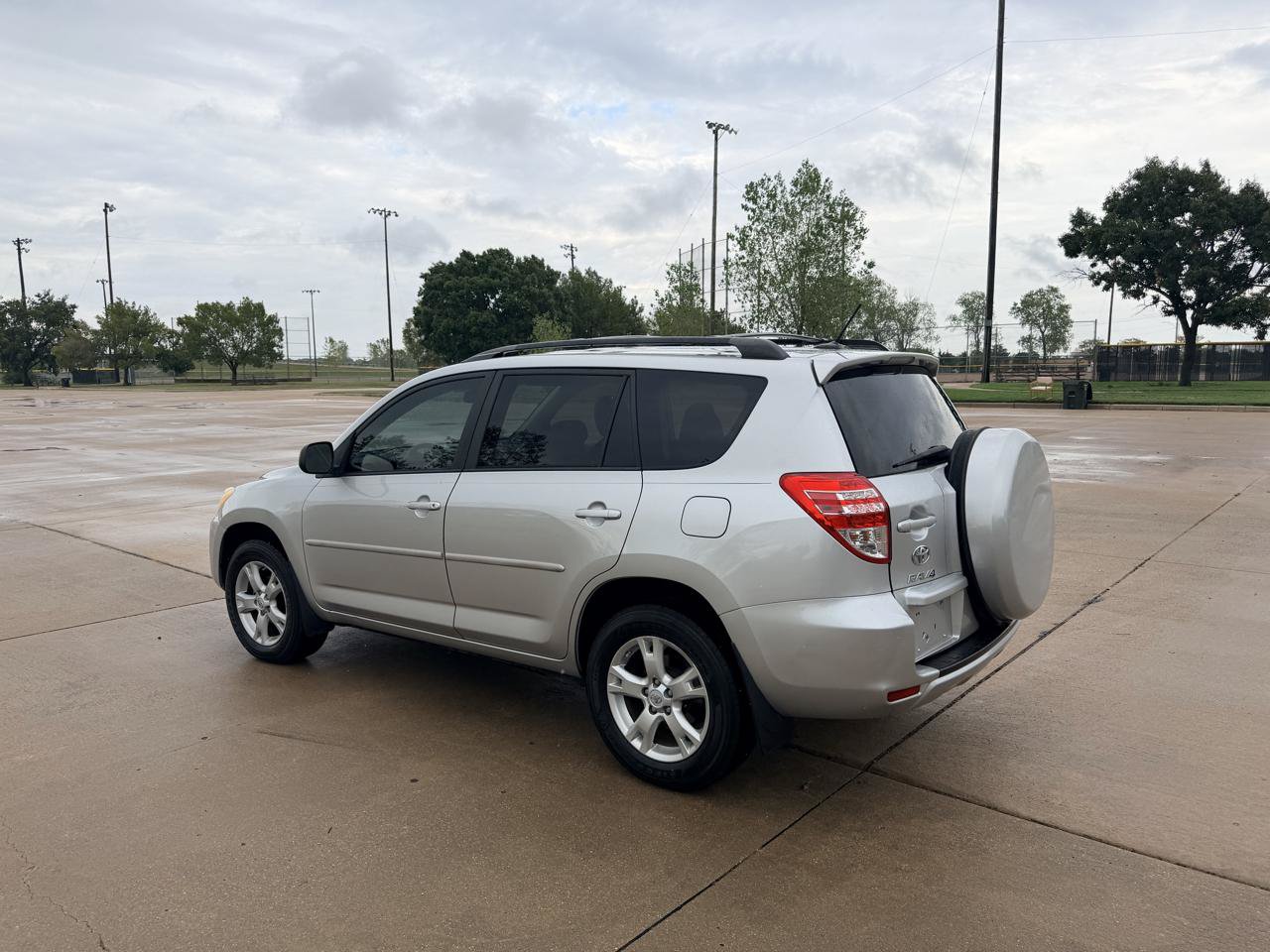 Used 2012 Toyota RAV4 FWD w/ Upgrade Value Pkg image 6