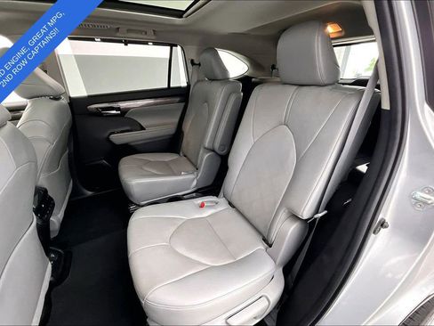 Used 2023 Toyota Highlander Platinum FWD image 33