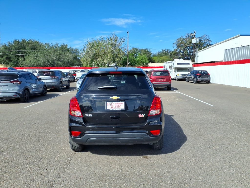 Used 2022 Chevrolet Trax LS w/ Tint and Cruise Package FWD image 4