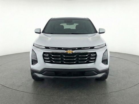 Used 2025 Chevrolet Equinox LT image 2