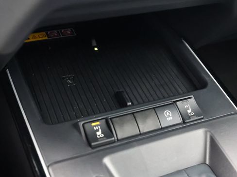 Used 2026 Toyota Corolla Cross XLE FWD image 21