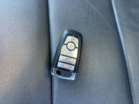 Used 2022 Ford Explorer Limited w/ Limited Technology Package image 33