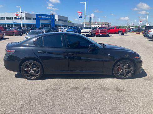 Used 2024 Alfa Romeo Giulia Ti w/ Performance Driving Package AWD/4WD image 8