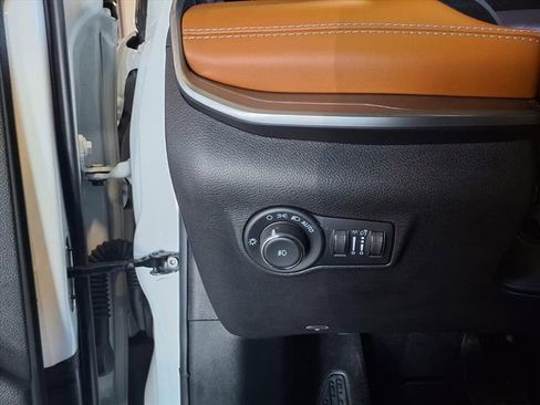 Used 2025 Jeep Compass Limited image 18