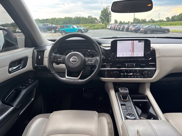 Used 2022 Nissan Pathfinder SL AWD/4WD image 3