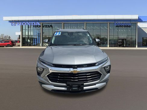 Used 2025 Chevrolet TrailBlazer LT AWD/4WD image 7