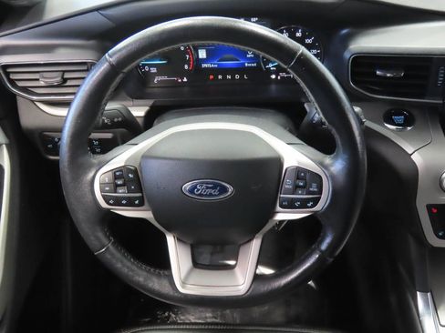 Used 2023 Ford Explorer XLT w/ Equipment Group 202A RWD image 10