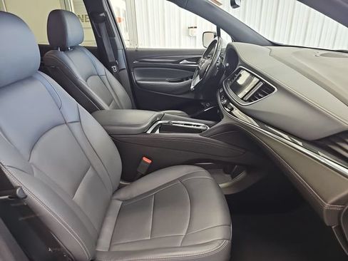 Used 2023 Buick Enclave Essence AWD/4WD image 28