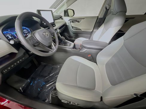 Used 2023 Toyota RAV4 Limited image 15