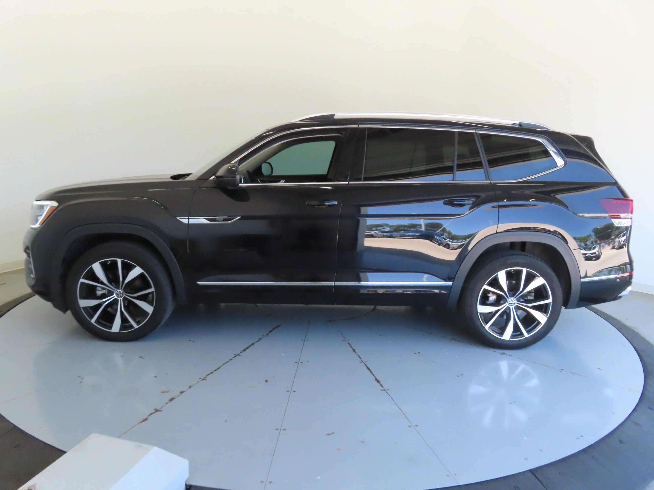 New 2025 Volkswagen Atlas SEL Premium R-Line AWD/4WD image 7
