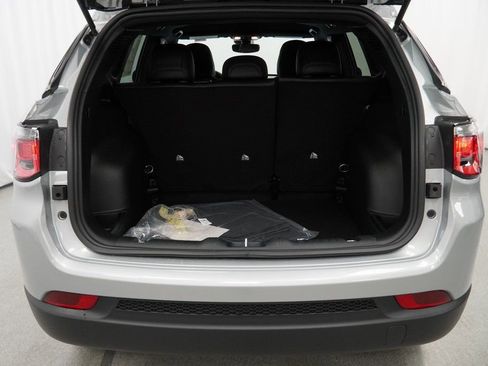 New 2026 Jeep Compass Latitude AWD/4WD image 30