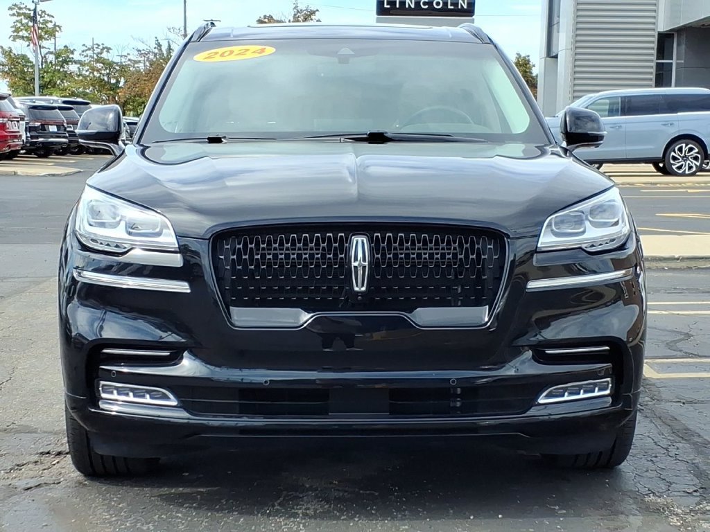 Used 2024 Lincoln Aviator Reserve w/ Equipment Group 201A AWD/4WD image 2