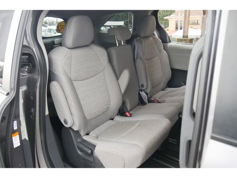 Used 2023 Toyota Sienna LE image 18