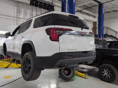 Used 2023 GMC Acadia AT4 image 3
