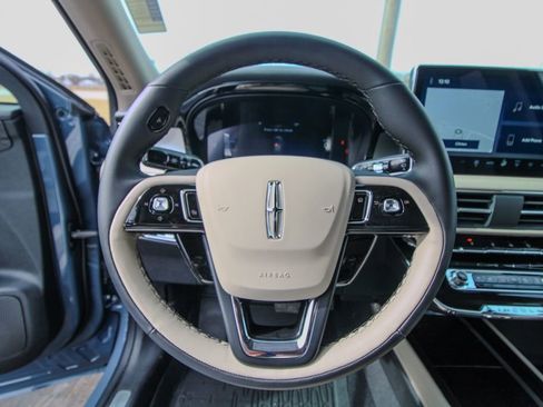 Used 2026 Lincoln Corsair Premiere image 19