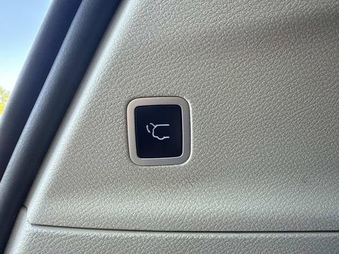 Used 2022 Chrysler Pacifica Touring-L FWD image 25
