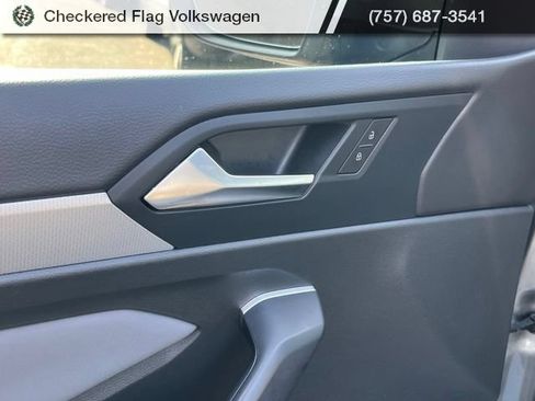 Used 2025 Volkswagen Jetta SE FWD image 15