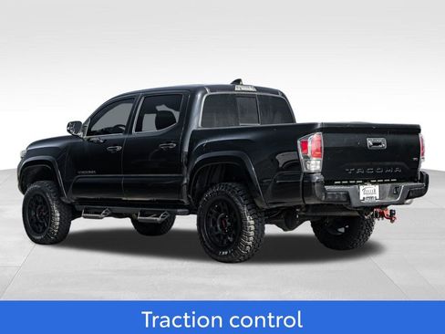 Used 2021 Toyota Tacoma TRD Sport AWD/4WD image 5