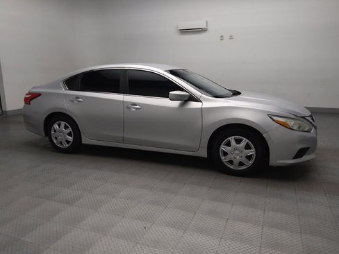 Used 2016 Nissan Altima 2.5 S w/ Power Driver Seat Package FWD image 11
