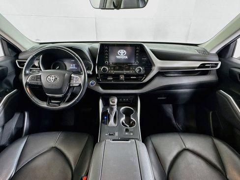 Used 2021 Toyota Highlander XLE AWD/4WD image 31