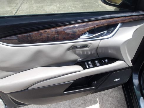 Used 2013 Cadillac XTS Luxury w/ Driver Awareness Package FWD image 18