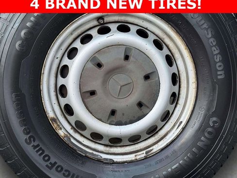 Used 2013 Mercedes-Benz Sprinter 2500 image 25