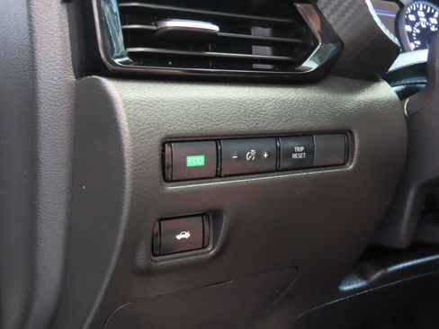 Used 2023 Nissan Sentra SV FWD image 46