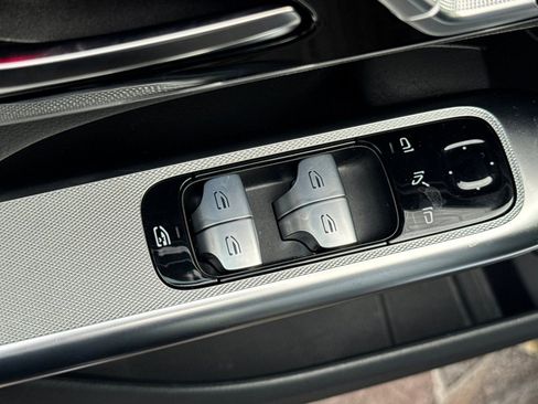 Certified 2025 Mercedes-Benz GLC 300 image 12