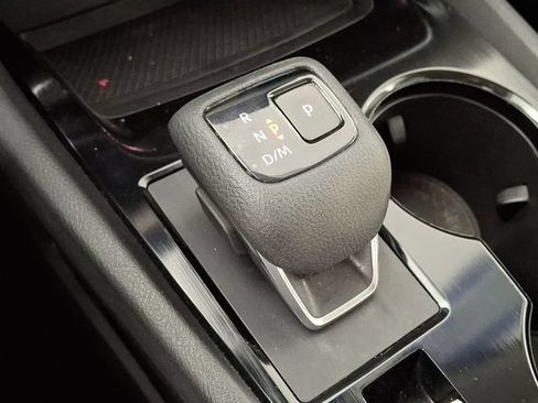 Used 2021 Nissan Rogue SV AWD/4WD image 16