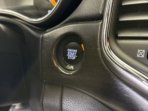 Used 2018 Jeep Grand Cherokee Altitude image 27