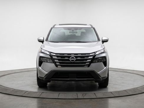 Used 2025 Nissan Rogue SV FWD image 2