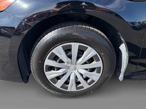 Used 2021 Toyota Camry LE FWD image 9