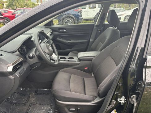 Used 2025 Nissan Altima 2.5 SV FWD image 28