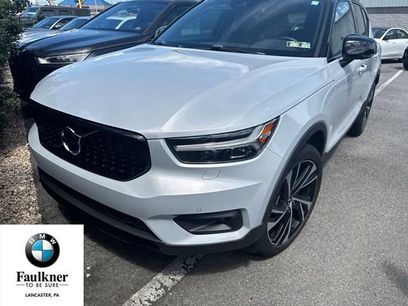 Used 2021 Volvo XC40 T5 R-Design w/ Advanced Package