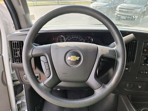 Used 2025 Chevrolet Express 3500 LT w/ LT Preferred Equipment Group RWD image 17