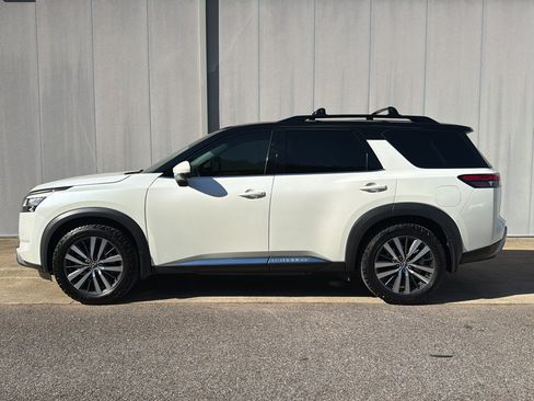 Certified 2022 Nissan Pathfinder Platinum w/ Cargo Package AWD/4WD image 6