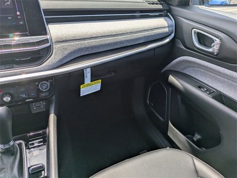 New 2025 Jeep Compass Latitude w/ Sun & Sound Group image 18