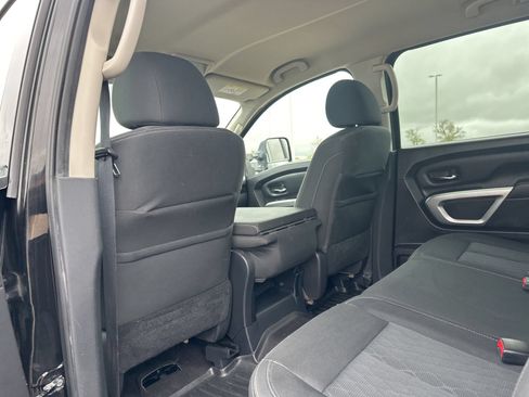Used 2017 Nissan Titan SV AWD/4WD image 23