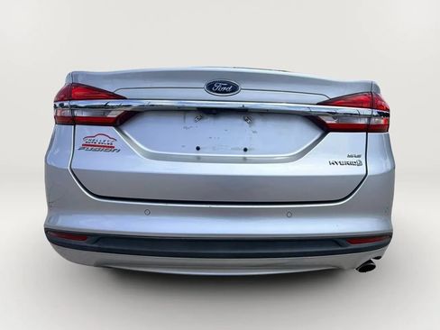 Used 2018 Ford Fusion SE FWD image 12