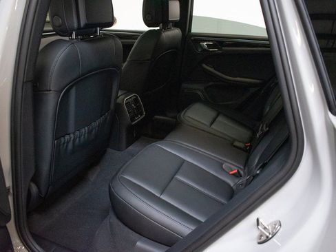 New 2026 Porsche Macan image 23